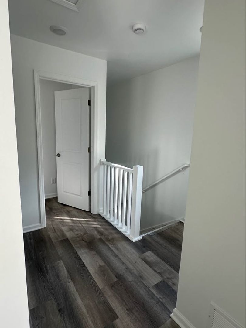 Twin Lakes Apartment: 629-631 Vincent Rd