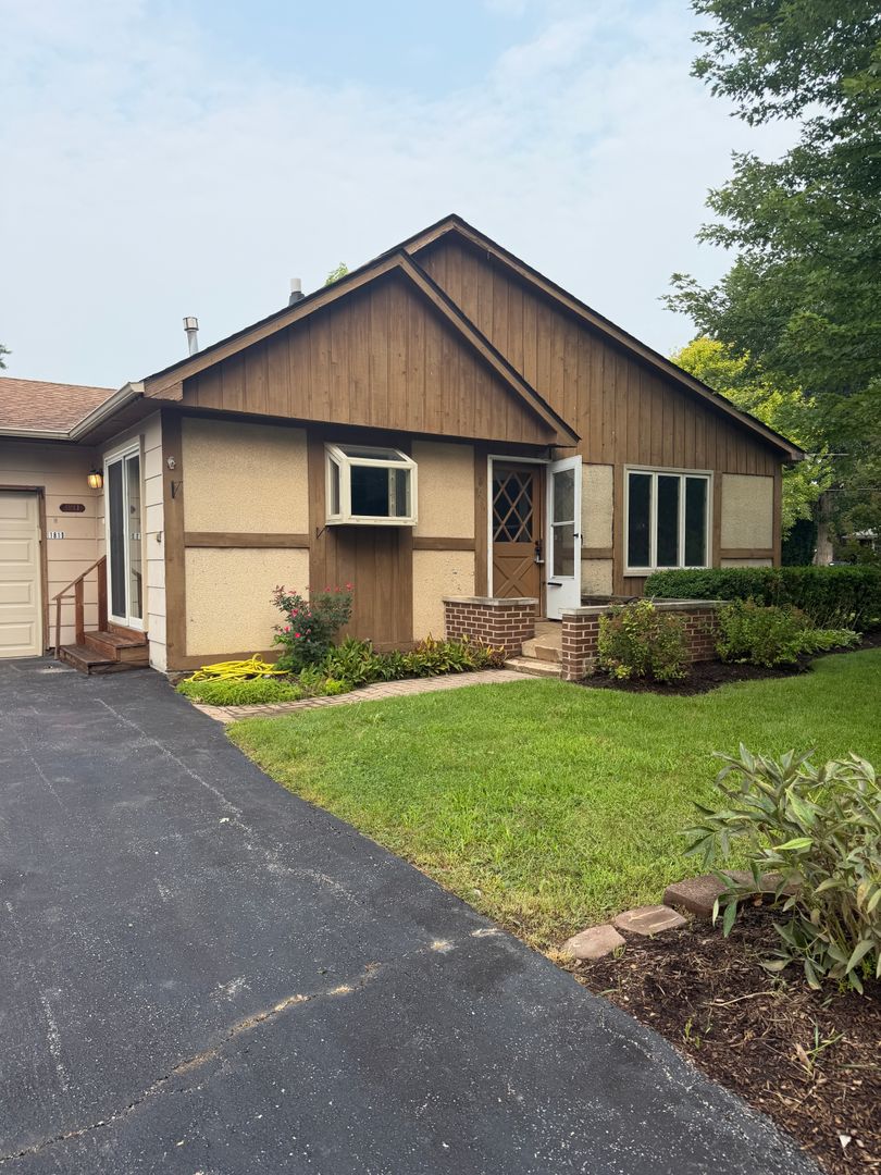 Lindenhurst House: 1811 Hazelwood Dr