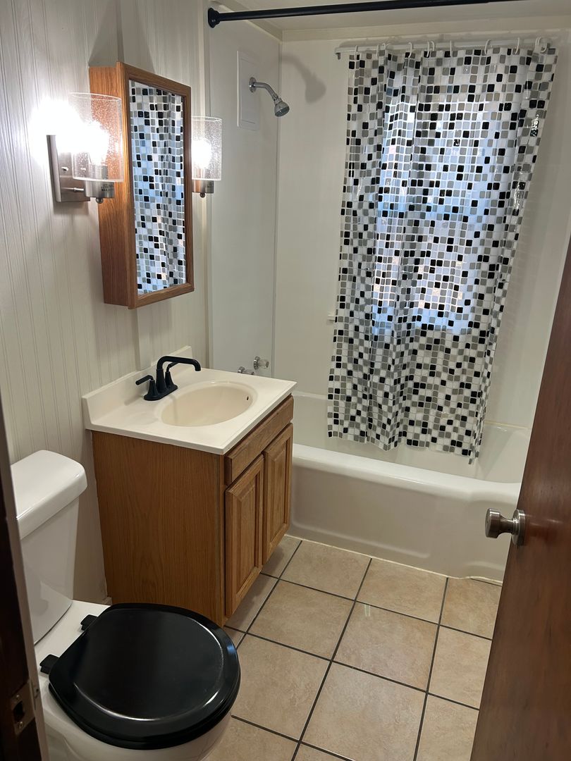 Racine Apartment: 808 St Patrick St