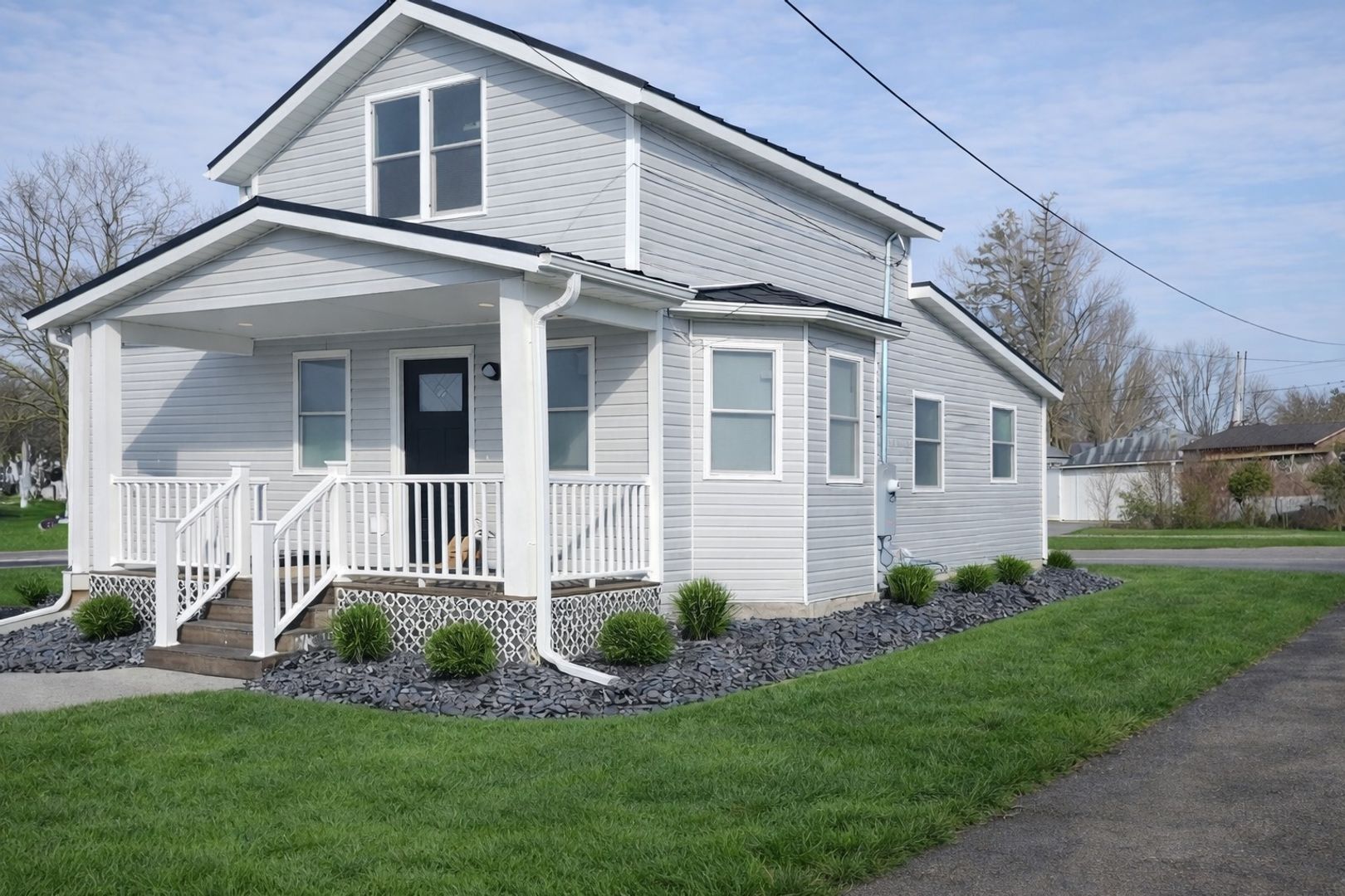 West Salem House: 126 W Franklin St.