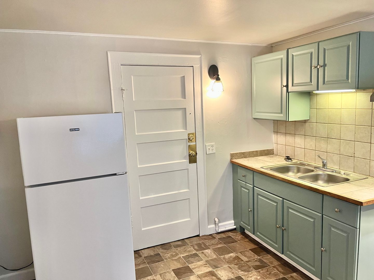 Olympia Apartment: 1120 State Avenue Northeast