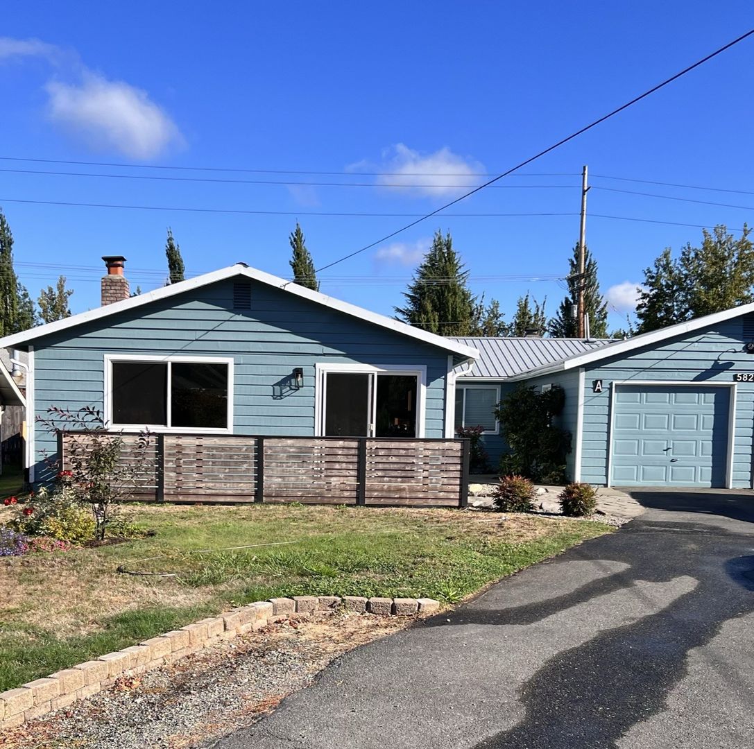 Olympia House: 5826 Armour Loop Southeast