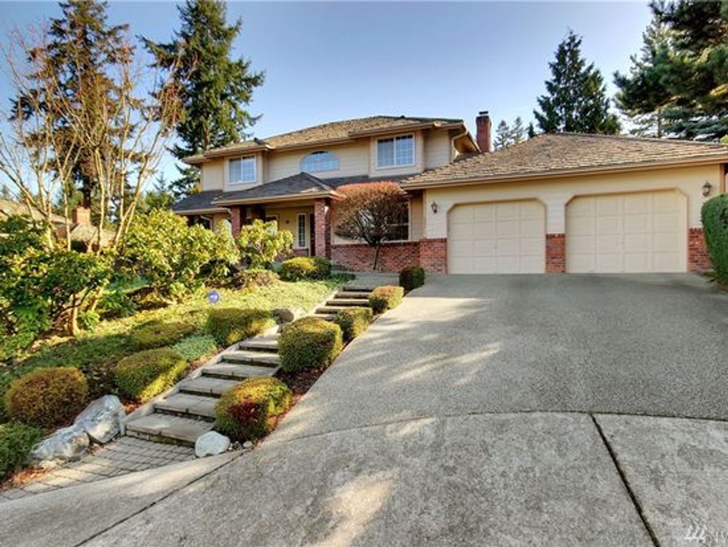 Steilacoom House: 522 Runquist Court