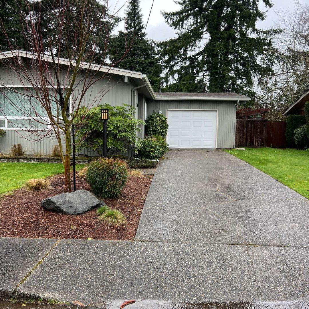 Tumwater House: 3513 Hawthorne Place Southeast