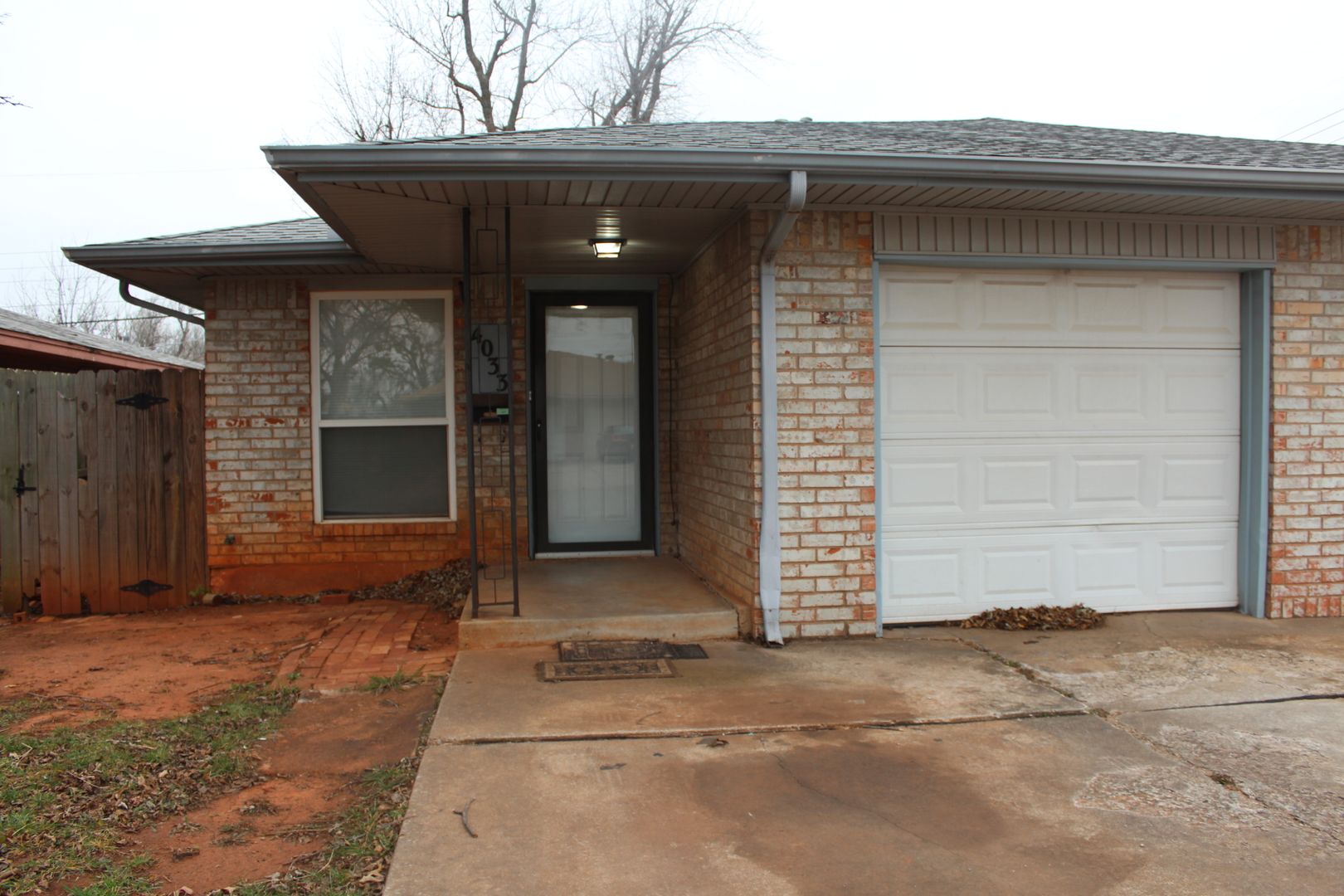 Midwest City House: 4033 Locust Dr