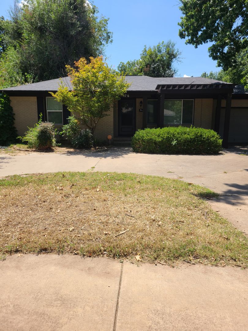 Norman House: 1216 Westlawn Dr