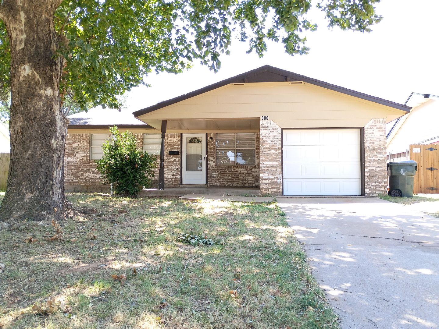 Midwest City House: 306 W Michael Dr