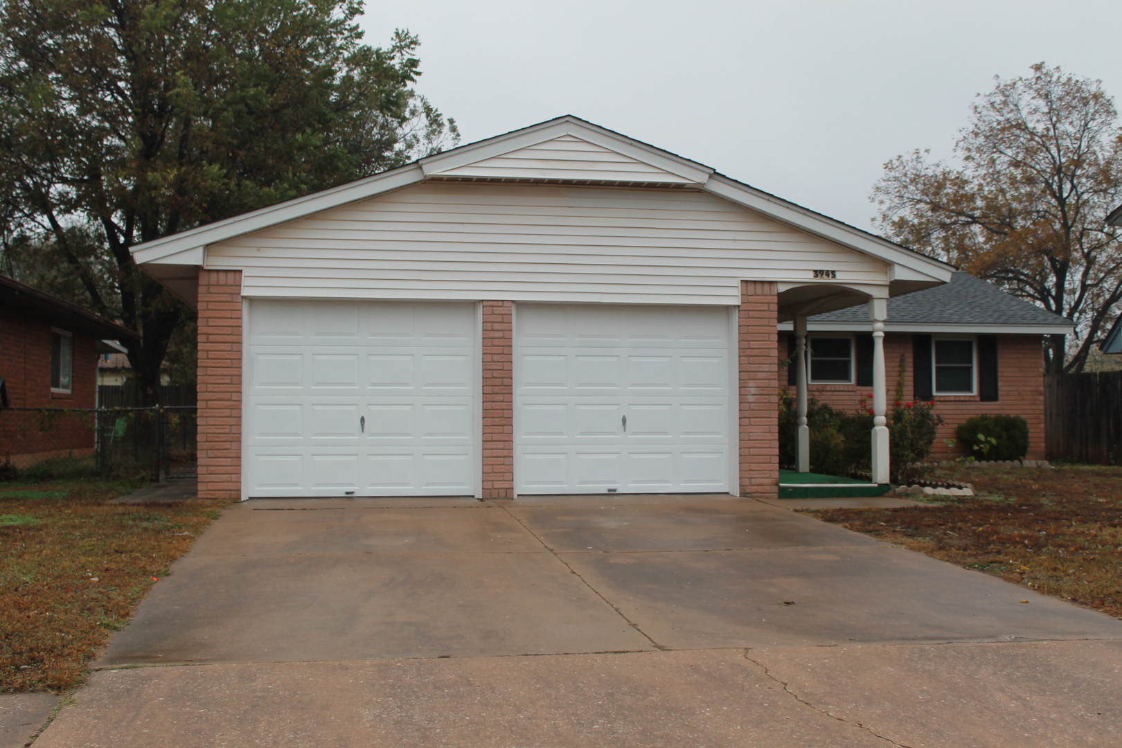 Del City House: 3945 SE 14th Pl