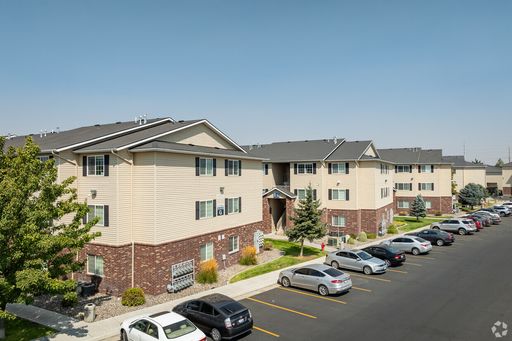 Spacious, 2 Bedroom, 1 Bathroom Apartment – photo 1