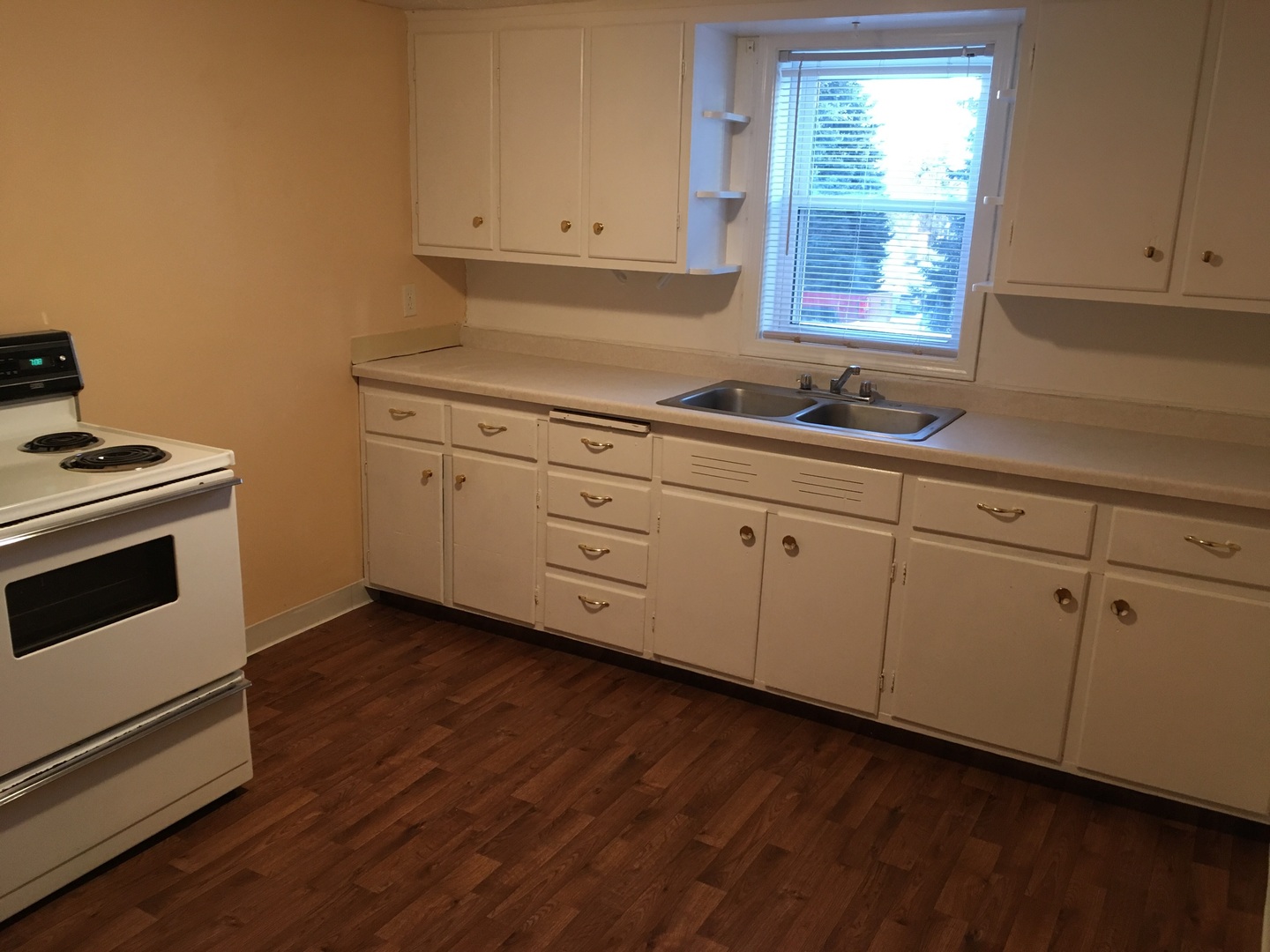 Mandan Apartment: 600 9th Street NW