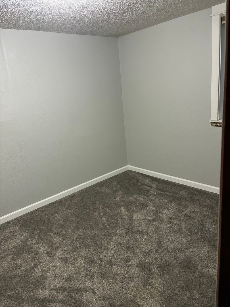 Bismarck Apartment: 1024 N 15th St