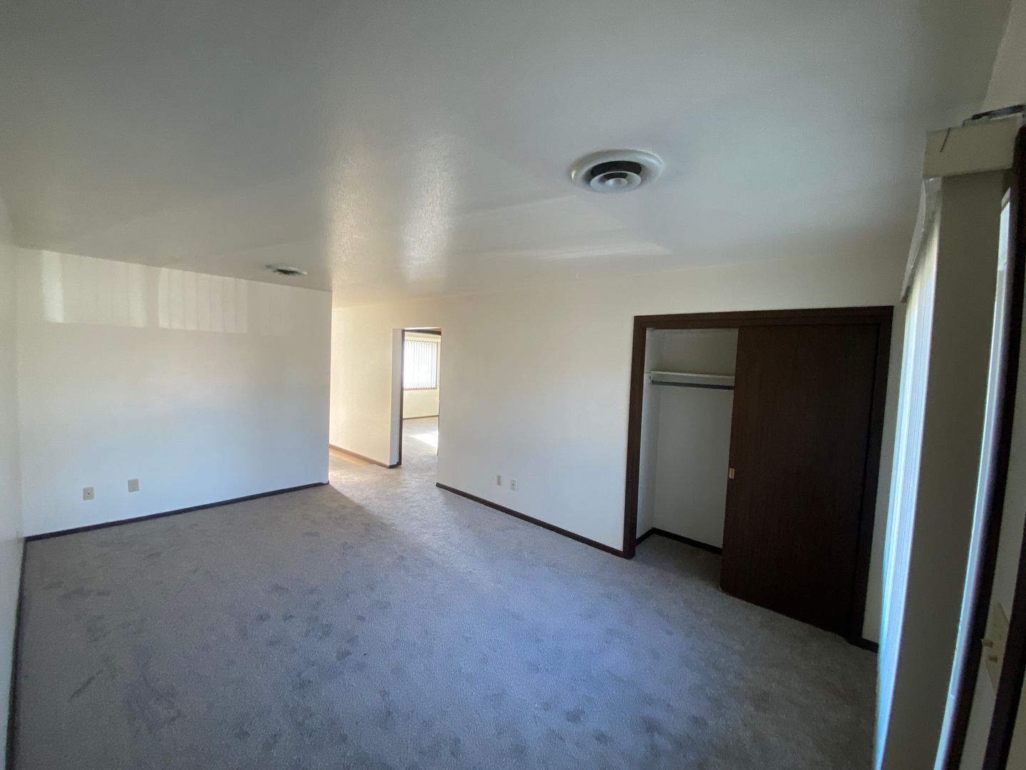 Bismarck Apartment: 521 W Indiana Ave