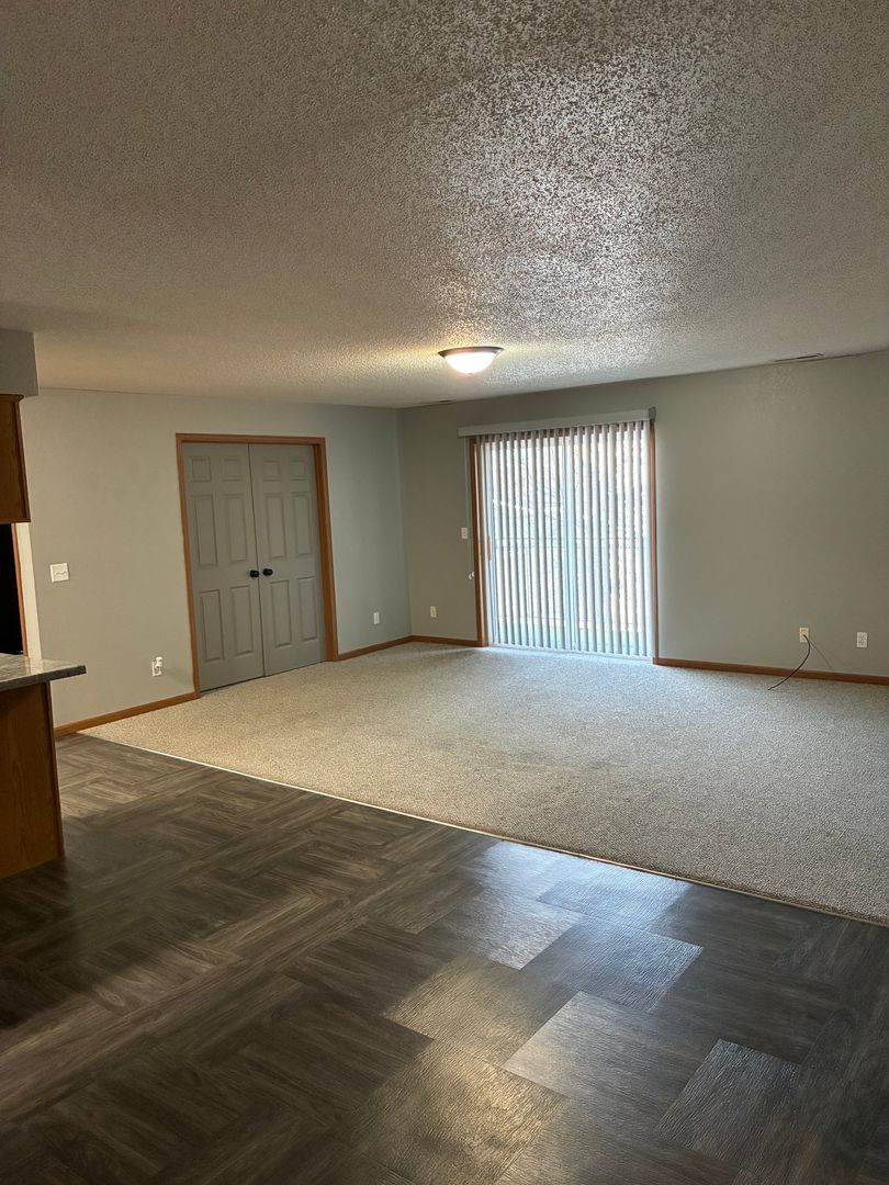 Bismarck Apartment: 1600 Mapleton Ave