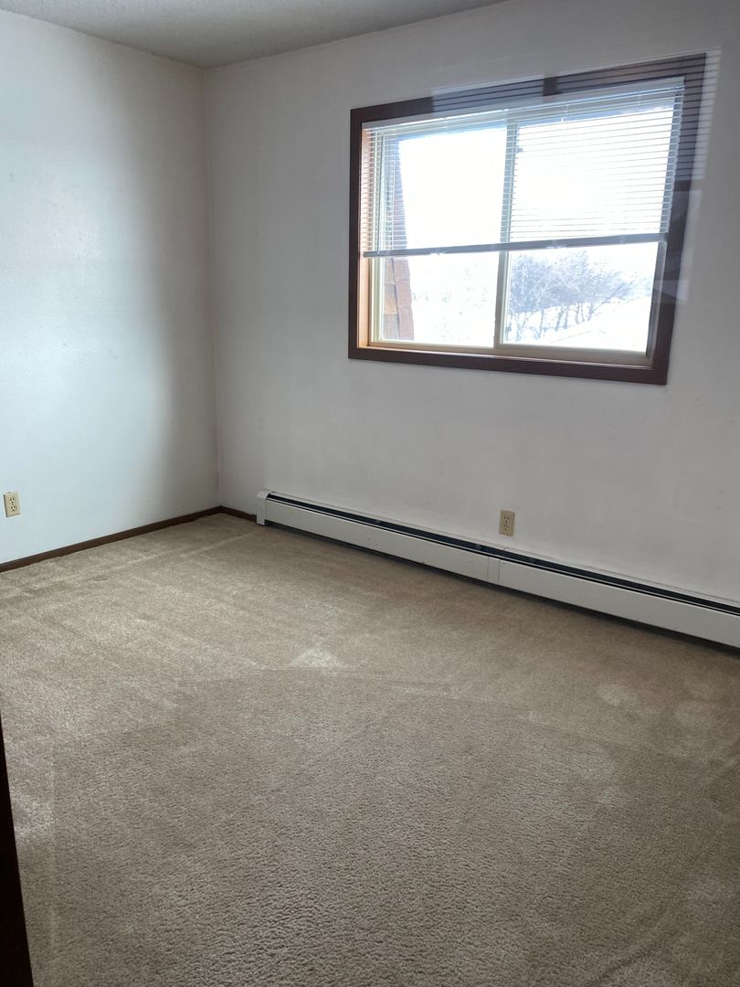 Bismarck Apartment: 113 W Interstate Ave
