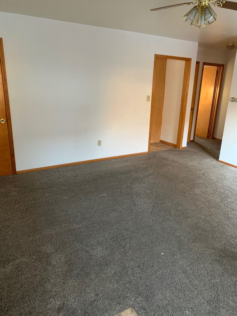 Mandan Apartment: 601/603 9th St NW