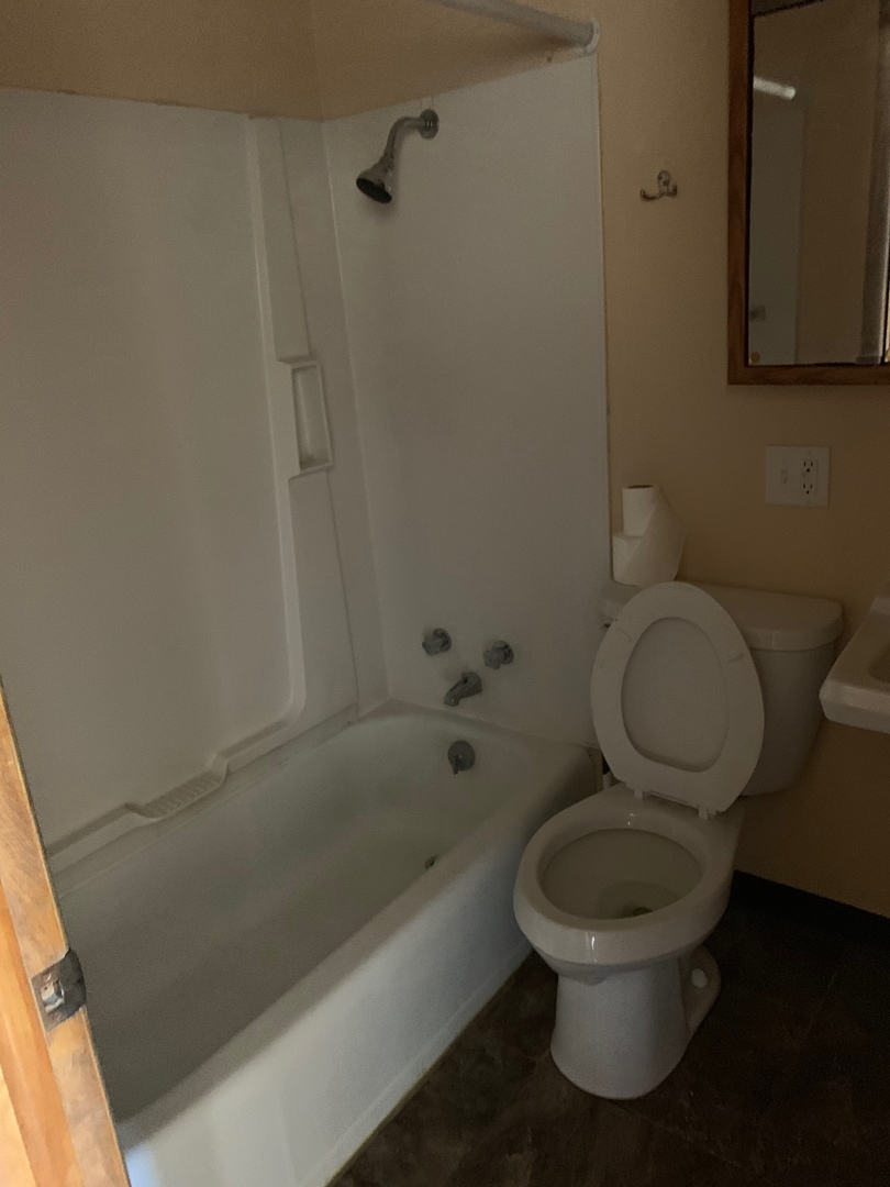 Bismarck Apartment: 913 Riverview Avenue