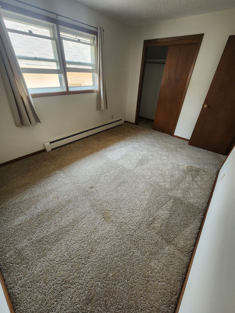 Mandan Apartment: 404 3rd Ave NW