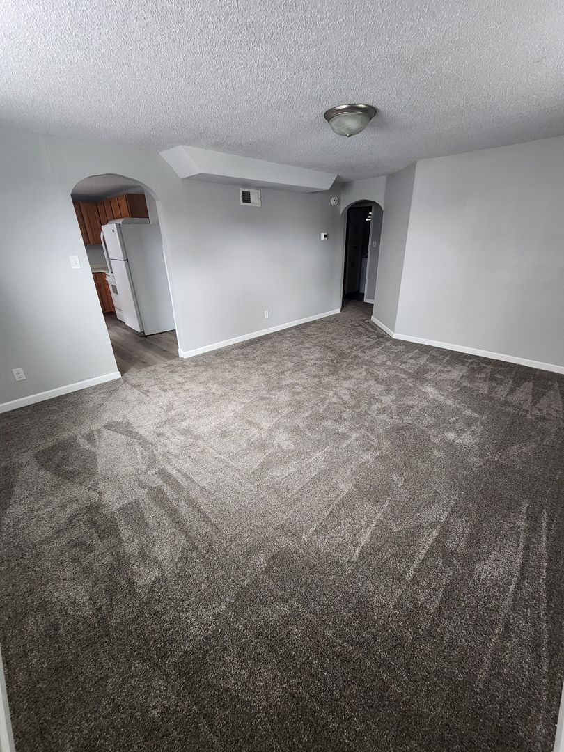 Bismarck Apartment: 1024 N 15th St
