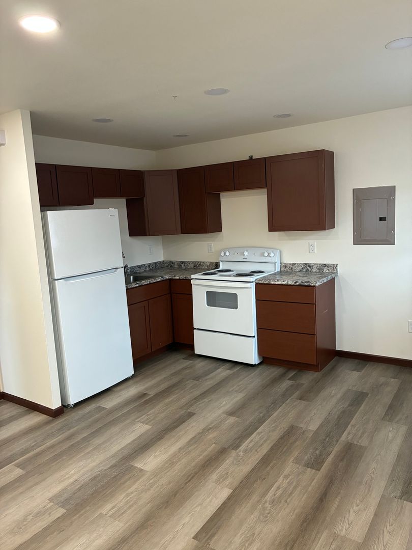 Mandan Apartment: 806 8th Ave NW