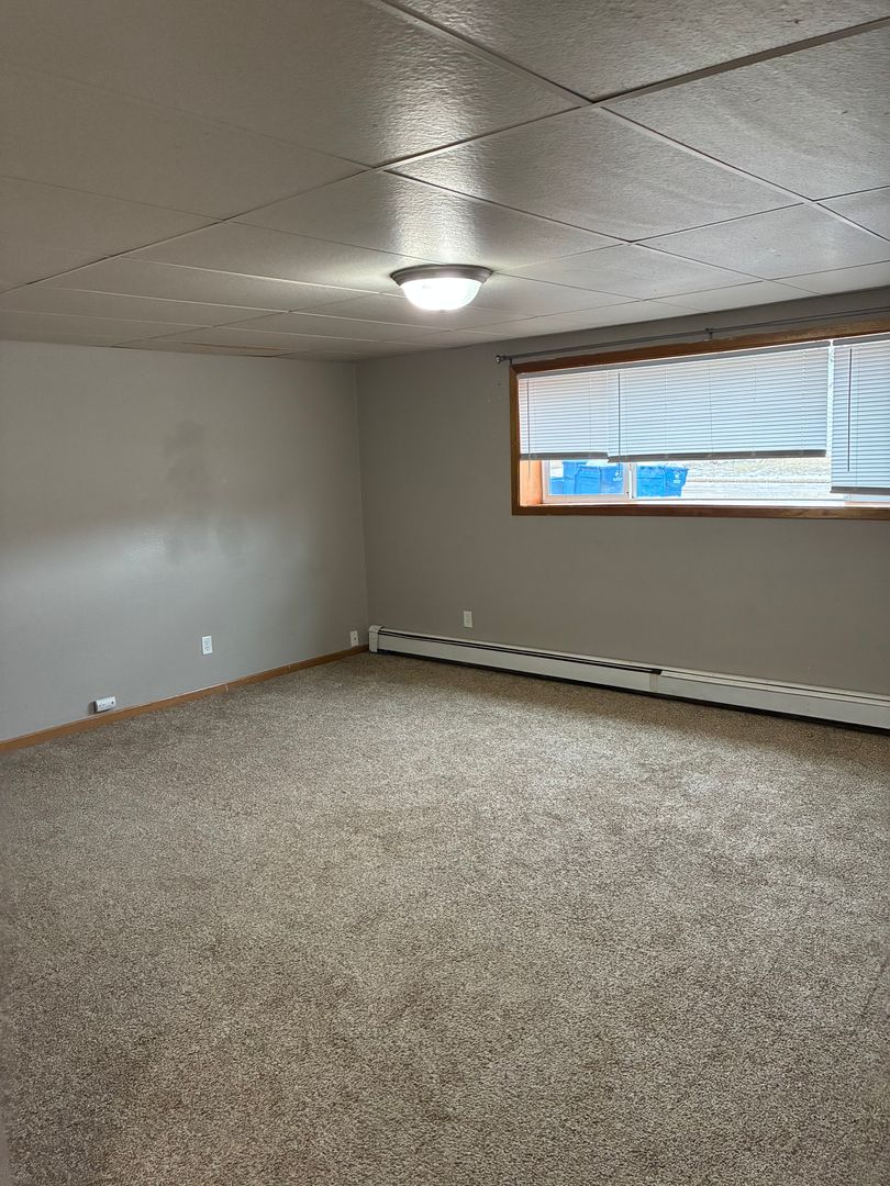 Mandan Apartment: 1301 3rd St NW