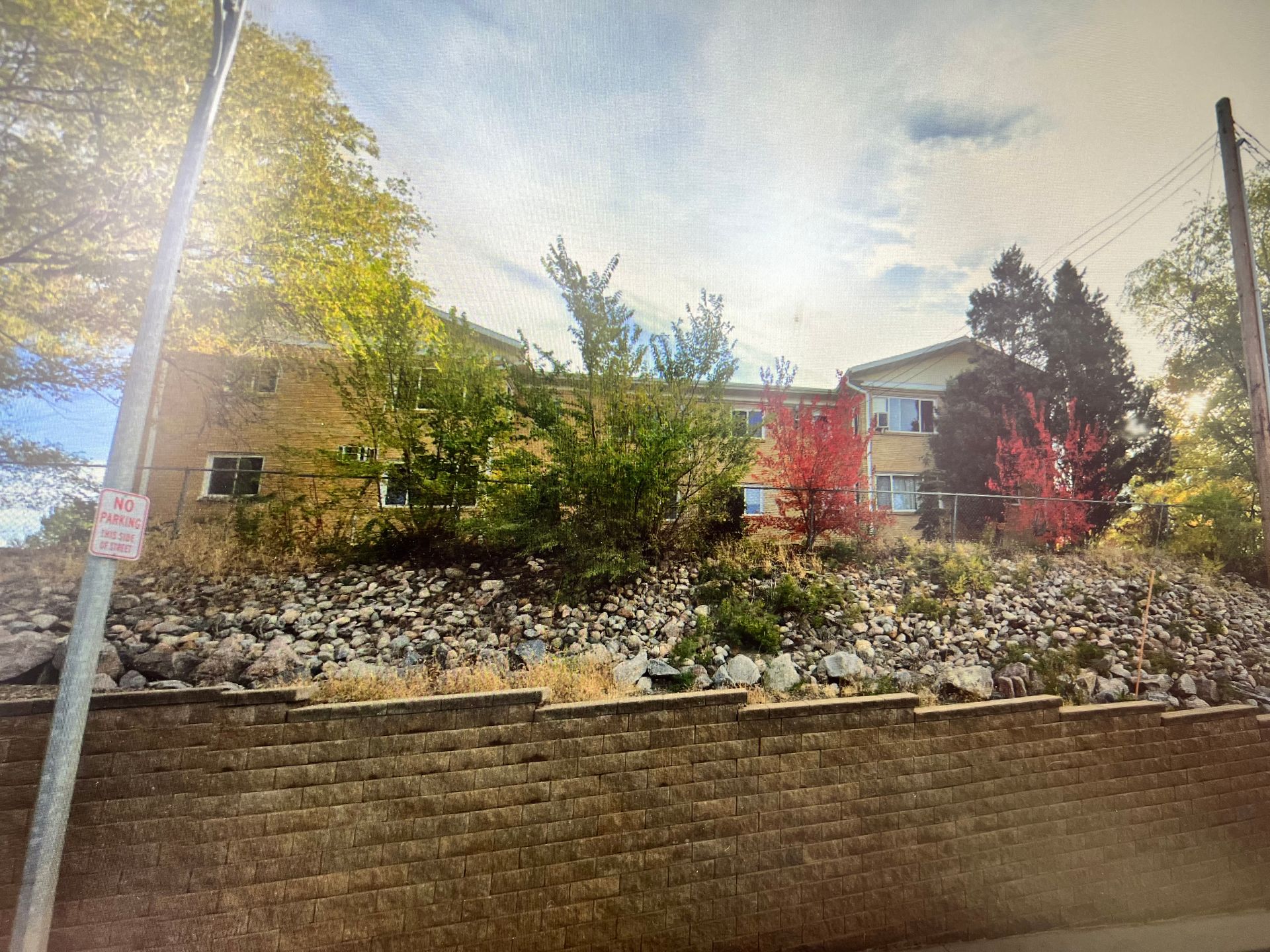 Mandan Apartment: 706/708 Collins Ave