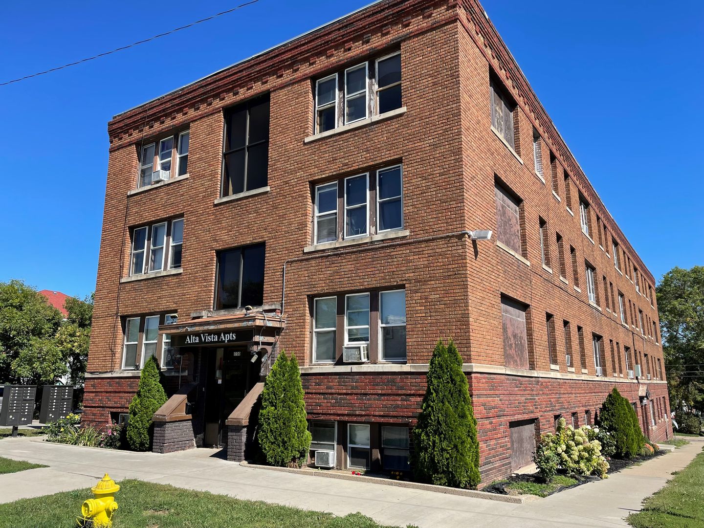 Sioux City Apartment: 1700 Jackson St