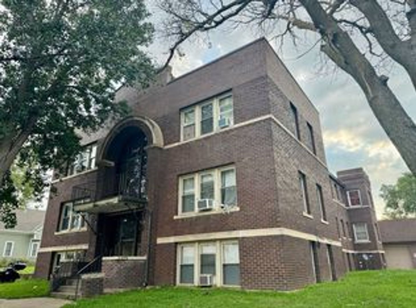 Sioux City Apartment: 918 S Paxton