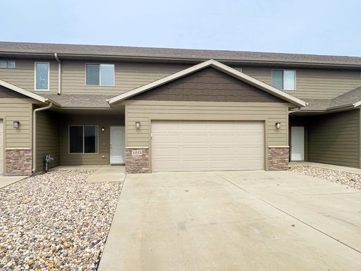 3 bed 2.5 bath townhomes in Tea!