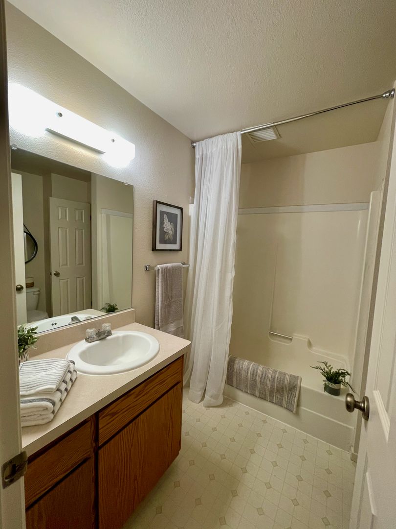 Oak Meadow Apts, Chico, CA 95928