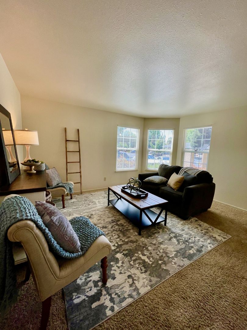 Oak Meadow Apts, Chico, CA 95928