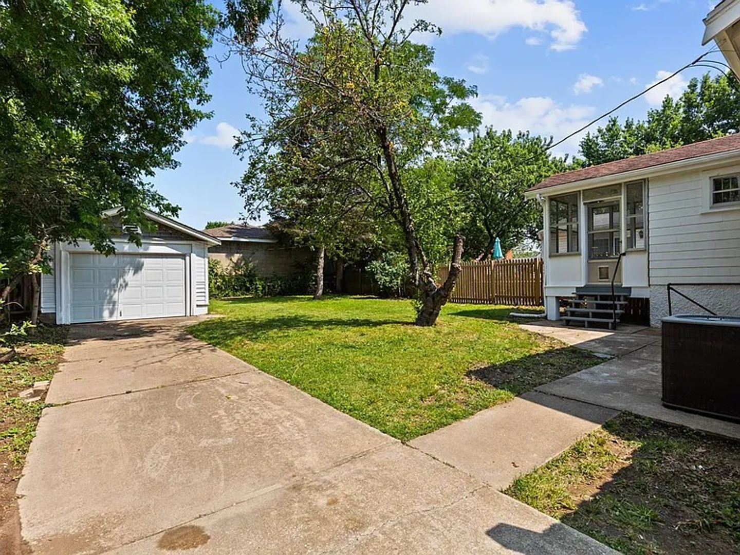 Maplewood House: 2234 Yale Avenue