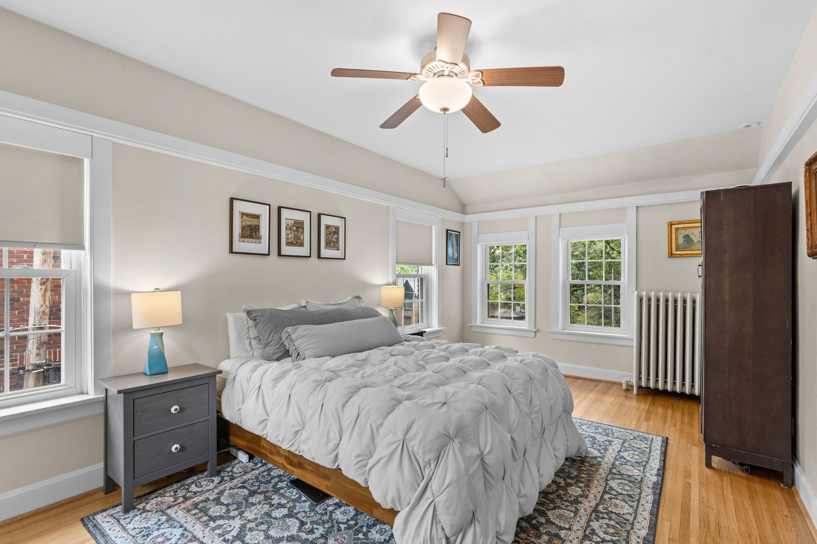Saint Louis House: 7487 Kingsbury Blvd