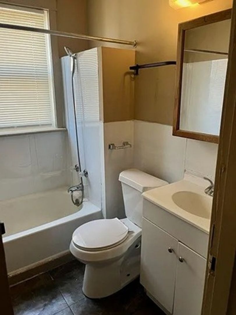 Saint Louis Apartment: 6402-08 Idaho Ave