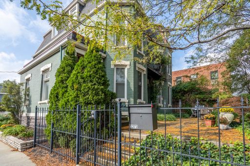 1371 N High Unit A - Move-in special $500.00 rent credit! – photo 1