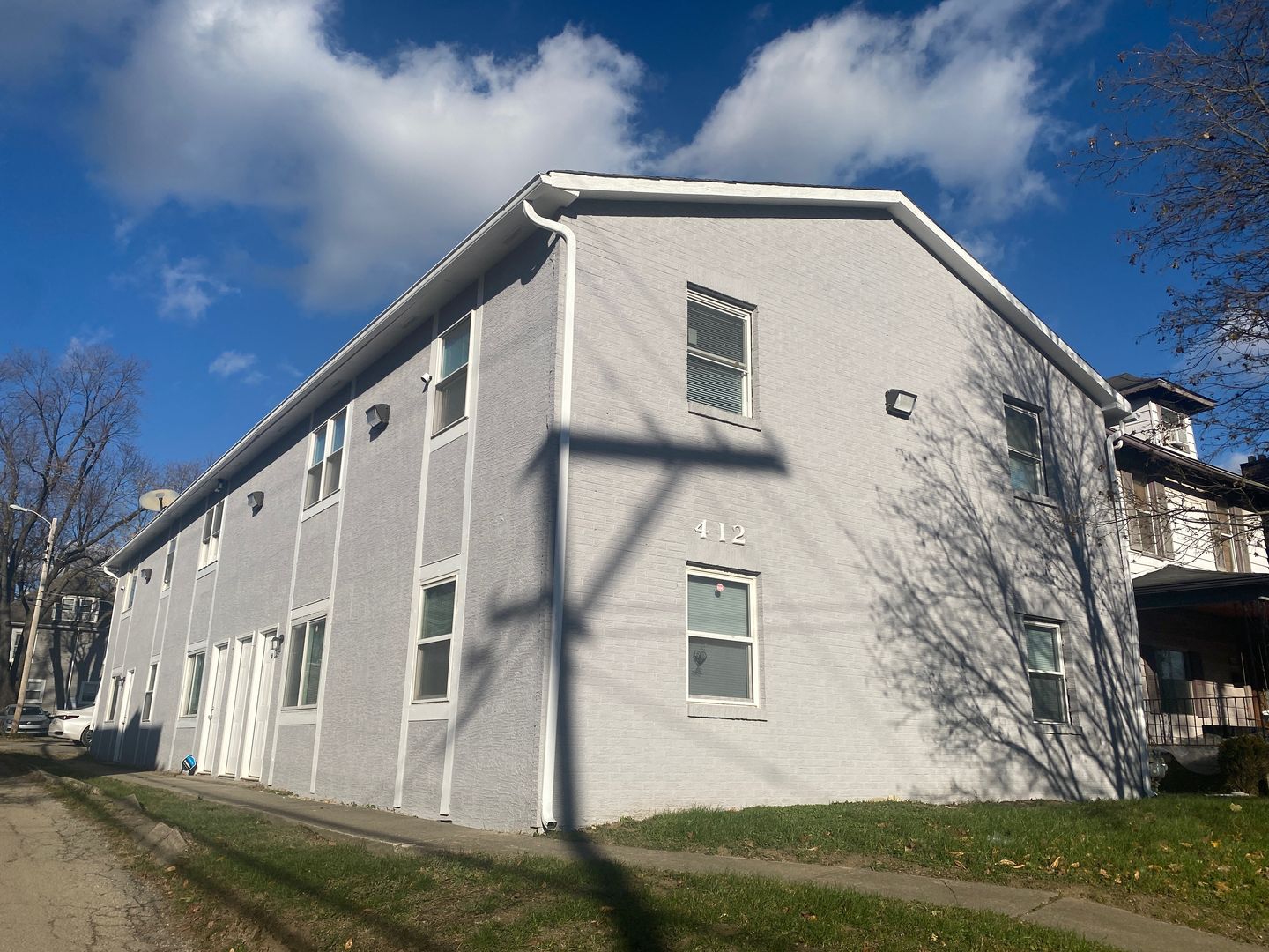 Columbus Apartment: 412 e 20th Ave