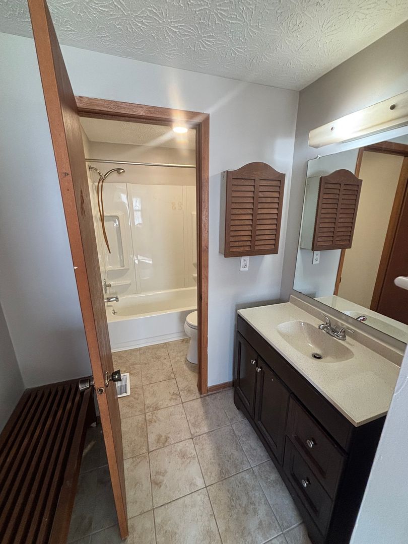 Columbus Apartment: 4854 Dublin Falls