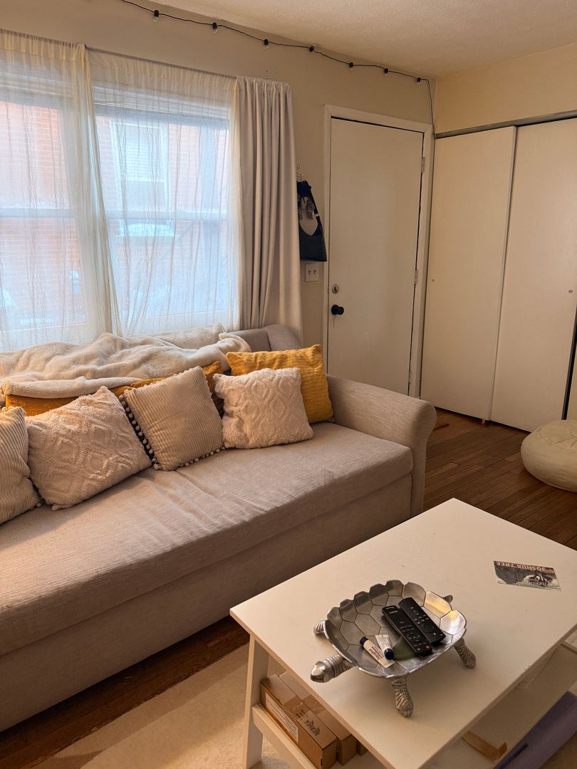 Columbus Apartment: 55 W Starr Ave