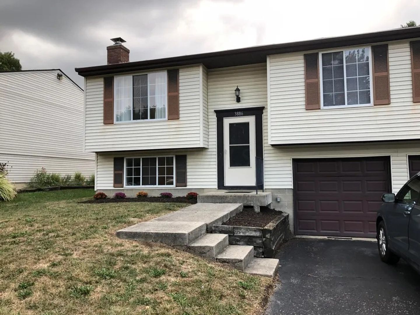 Columbus House: 3886 Farm Brook Ln