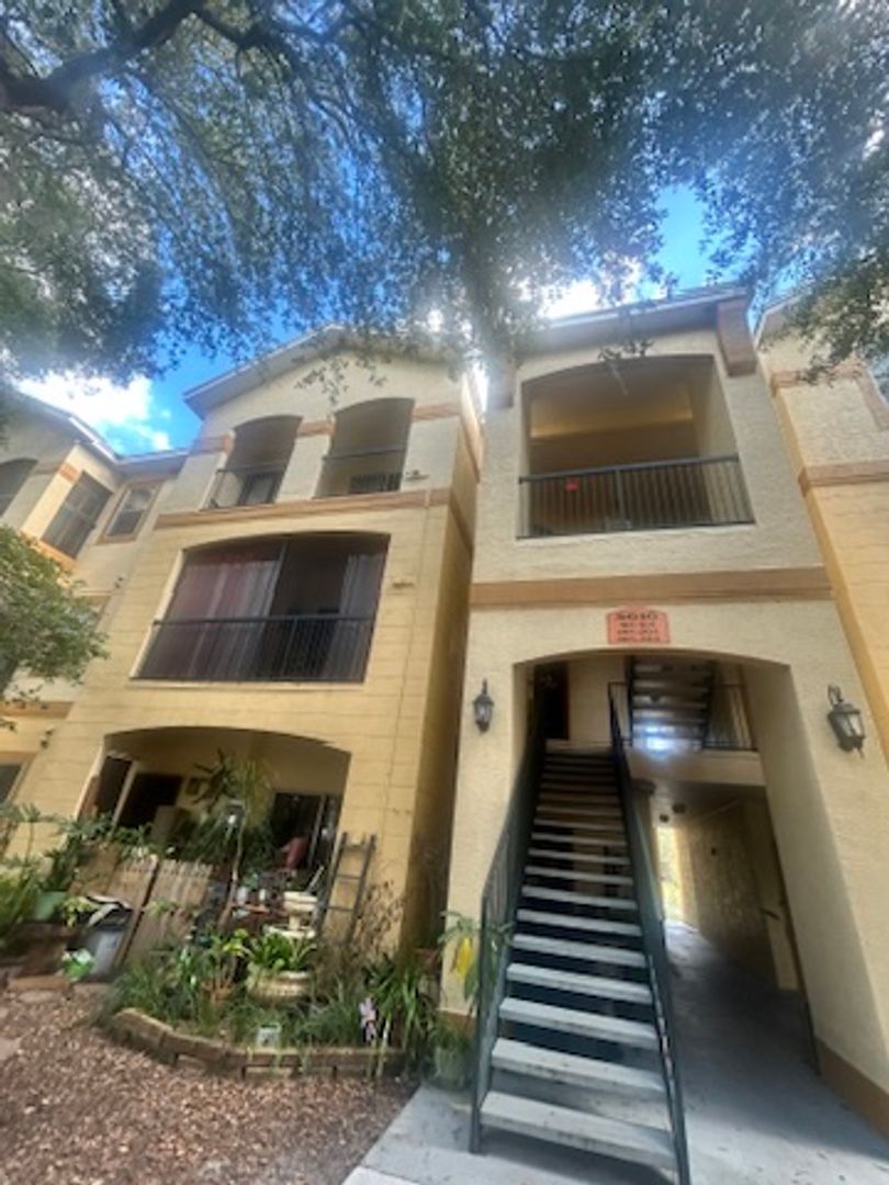 Tampa Condo: 5616 Pinnacle Heights Cir #302