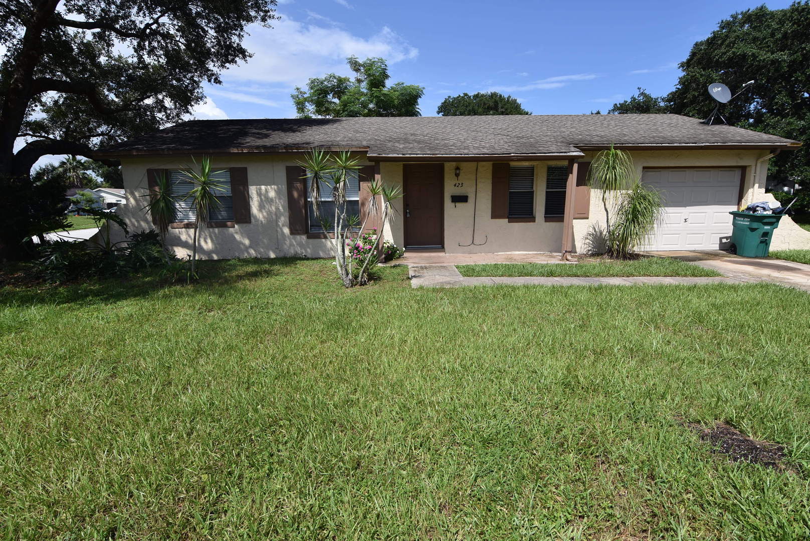 Longwood House: 423 Longwood Circle