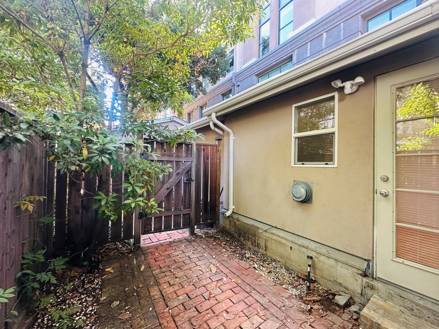 Berkeley Apartment: 2539 Durant Ave