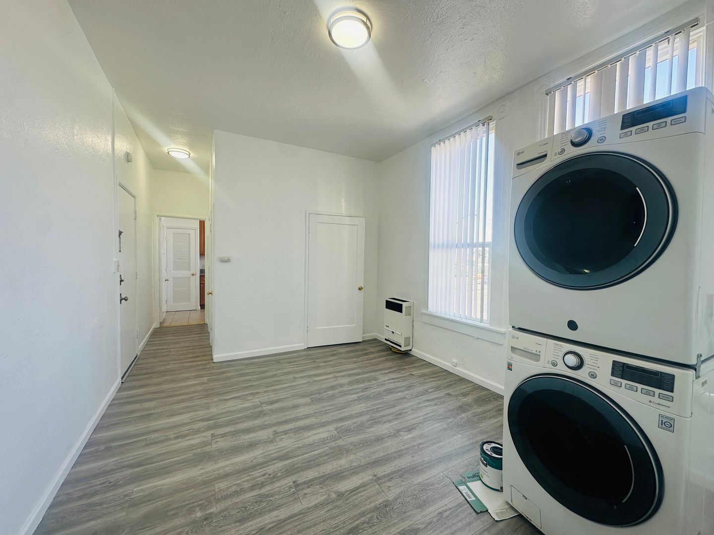 Oakland Apartment: 3210 San Leandro St