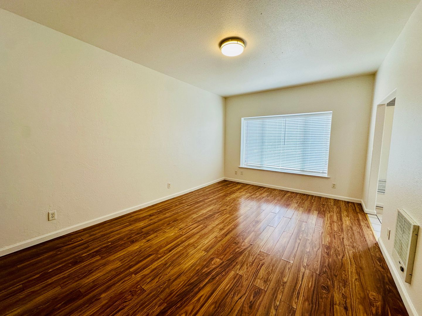 Oakland Apartment: 1502 Jackson St