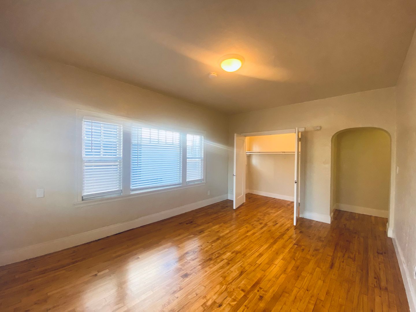 Oakland Apartment: 5300 Walnut St
