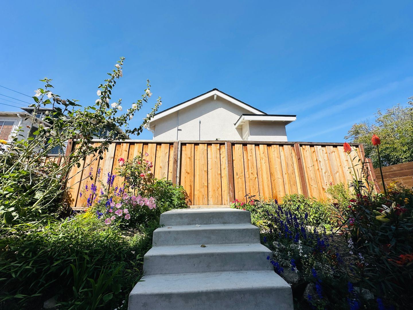 Oakland Apartment: 1362 E 27th St