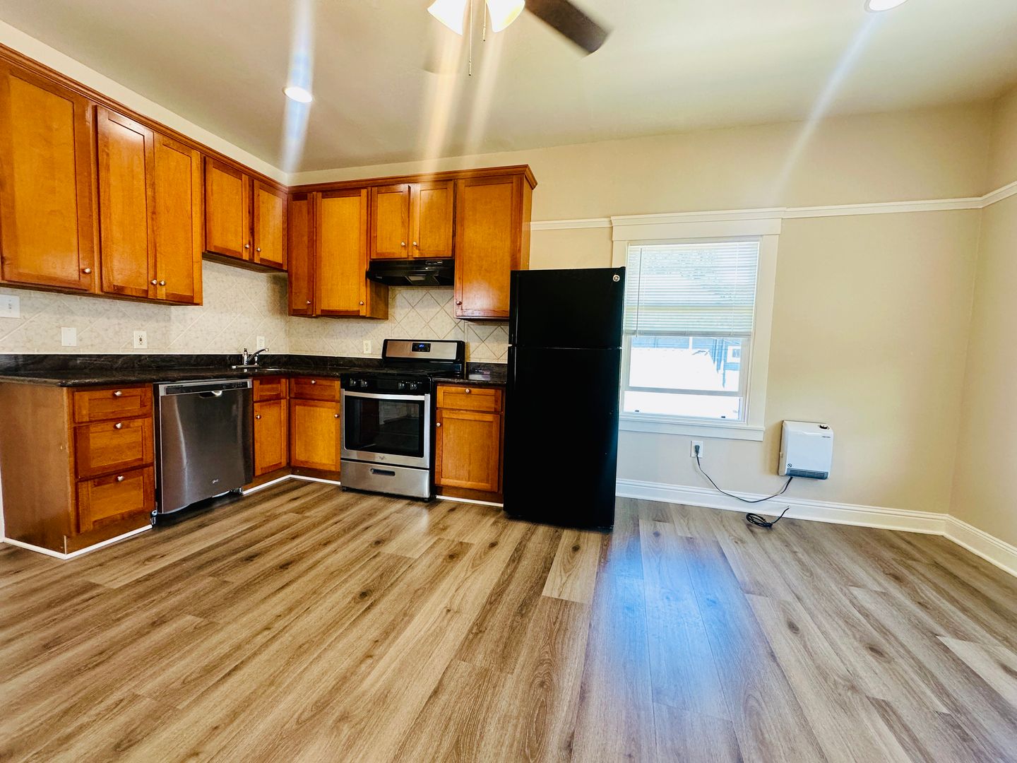 Oakland Apartment: 1362 E 27th St