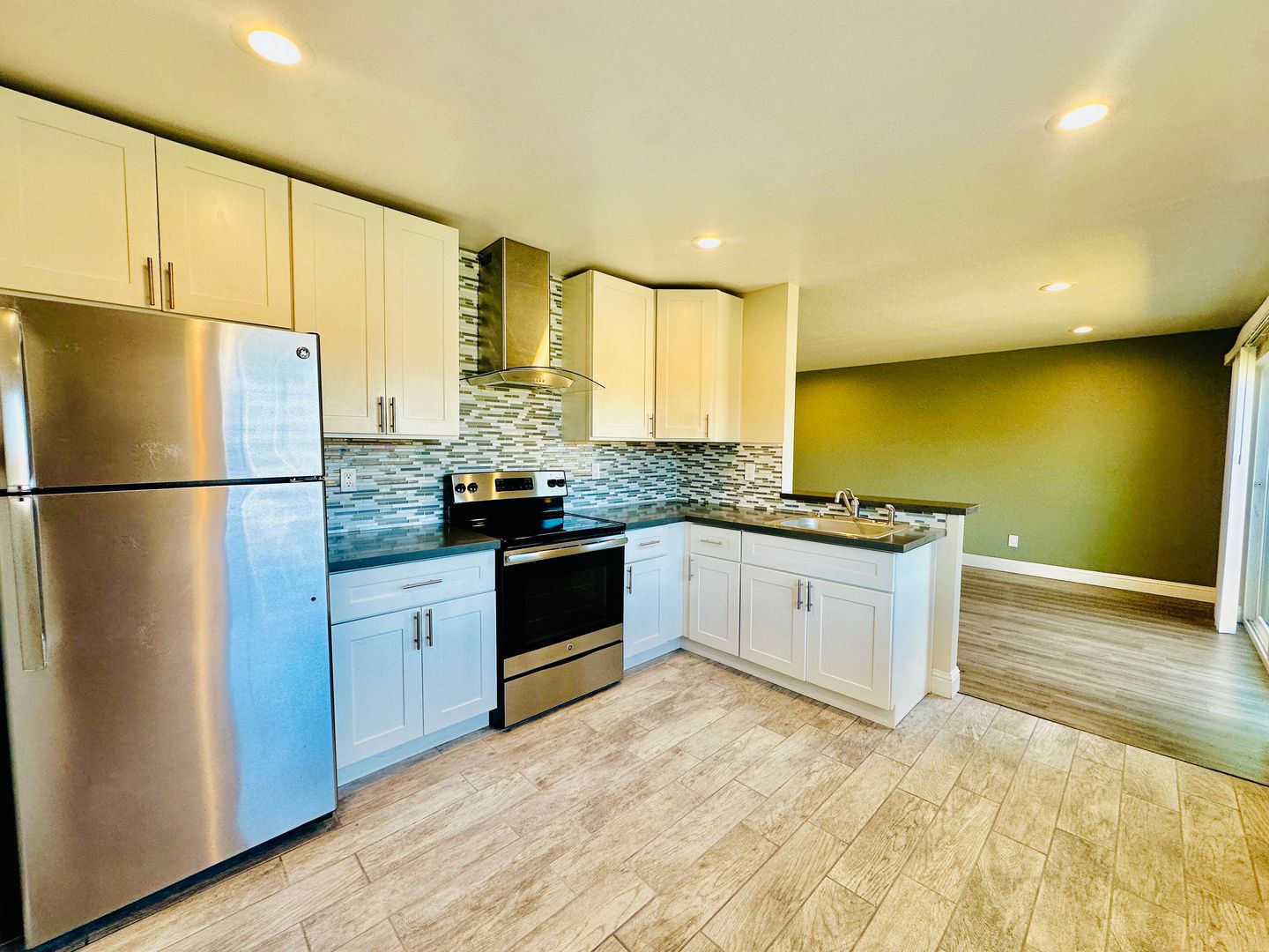 Hayward Apartment: 25013 - 25021 Cypress Ave