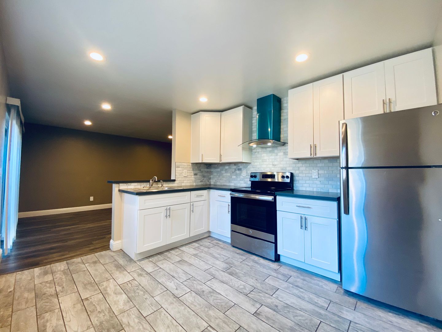 Hayward Apartment: 25013 - 25021 Cypress Ave