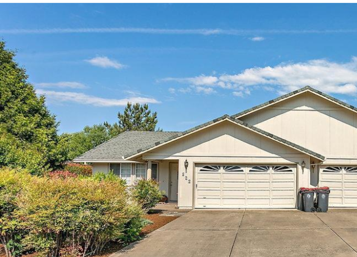 Central Point Apartment: 522-524 Briarwood Dr.