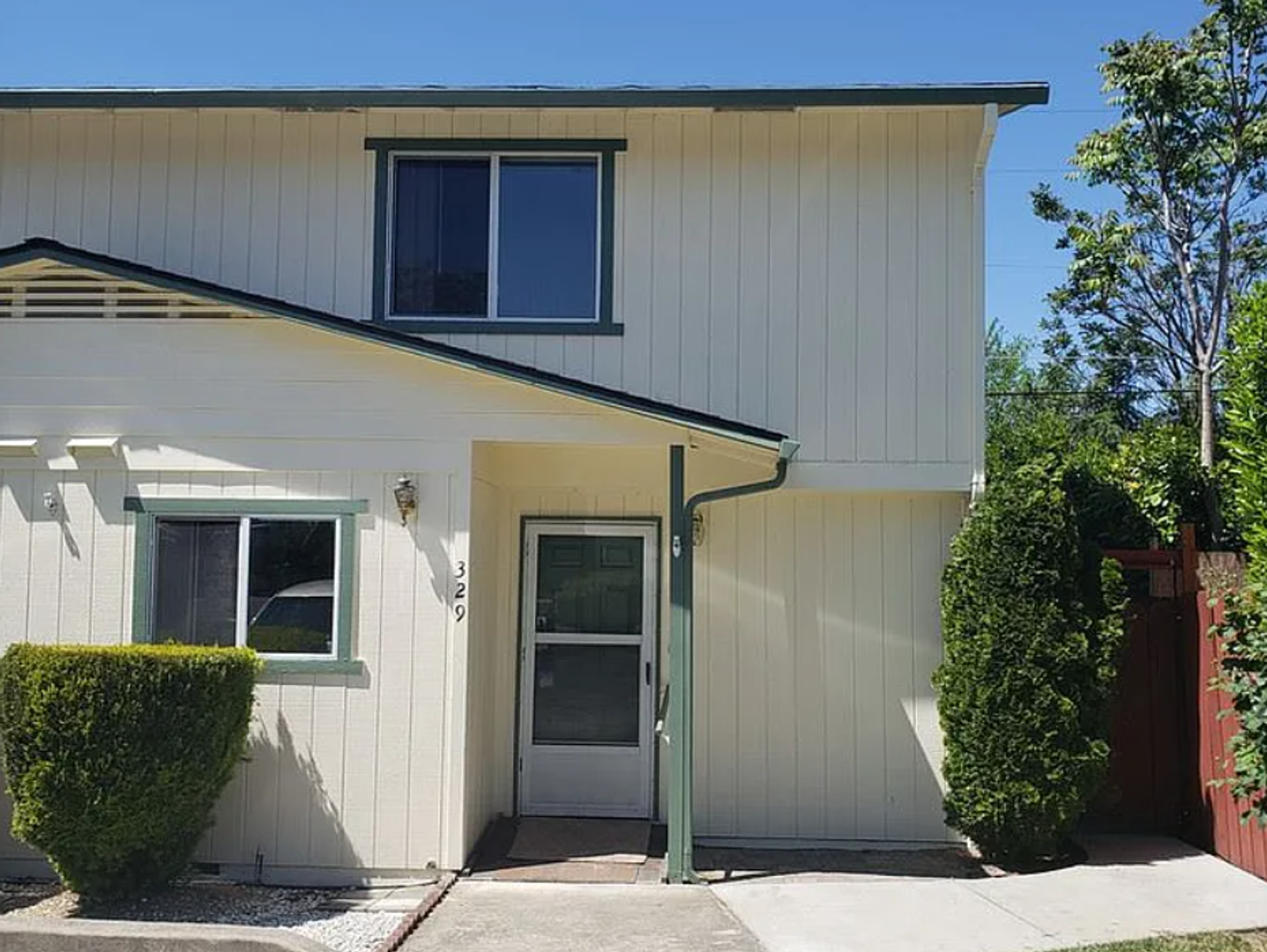 Medford House: 329 Bessie St